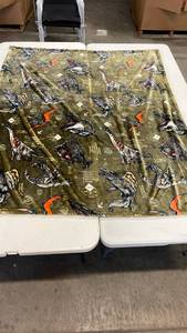 lot 3099 image: Jurassic World Dinosaur Print Fleece Blanket
