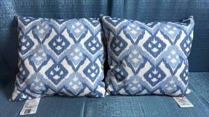 lot 8001 image: Blue and White Ikat Pattern Decorative Throw Pillows Set