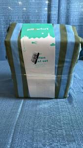 lot 8050 image: Pillowfort Stripe Cotton Sheet Set Full Size