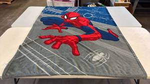 lot 8051 image: Marvel Spider-Man Kids Blanket