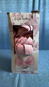 lot 8054 image: Teen Home Pink Bow Wall Hanging Decoration