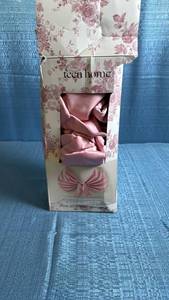 lot 8059 image: Teen Home Pink Bow Wall Hanging with Loops on Back for Easy Hanging
