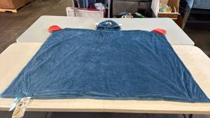 lot 8068 image: Captain America Hooded Blanket