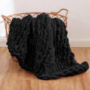 lot 5594 image: WESHIONGOO Chunky Knit Blanket 40x40 Throw, Jumbo Chenille Yarn