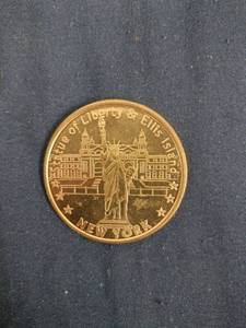 lot 59519 image: Advertisement History Medal - Statue Of Liberty - New York