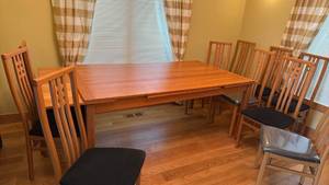 lot 100 image: Danish teak extendable dining table with a built-in leaf, 10 chairs, and table pads excellent condition 30.5x72x41, 2 built in leaves each 20x41&nbsp