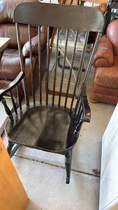 lot 311 image: Black rocking chair 42.5x24x33 located in garage needs repainted
