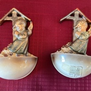 lot 1004 image: Goebel Hummel porcelain holy water font featuring a praying angel beside a cross