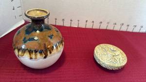 lot 1005 image: Soapstone trinket box and pottery vase