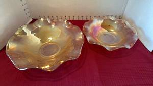 lot 1014 image: Carnival glass bowls with ruffled edge