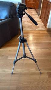 lot 1030 image: Ambico adjustable tri pod