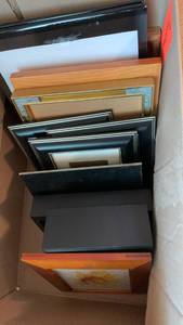 lot 1039 image: Picture frames