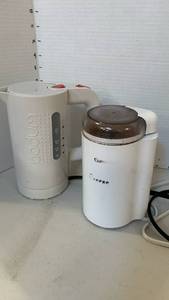 lot 1113 image: Bodum White Electric Kettle and Cuisinart Coffee Grinder