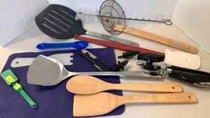 lot 1119 image: Kitchen utensils