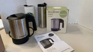 lot 1121 image: Bonavita mini kettle and Starbucks travel cups