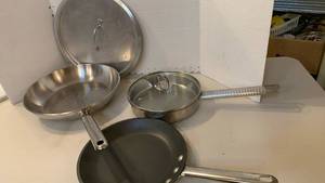 lot 1127 image: Tramontina and Maestro frying pans