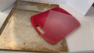 lot 1130 image: Cookie sheets and cutting boards