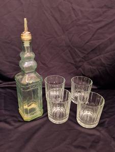 lot 1201 image: Glass Decanter with Four rocks Glasses