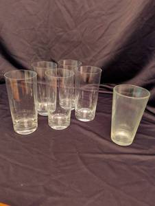 lot 1215 image: Clear Glass Drinking Glasses