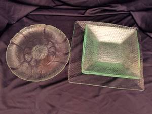 lot 1218 image: Square Serving Set and Floral Plate