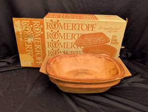 lot 1238 image: Romertopf Clay Baker with Original Box