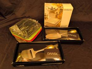 lot 1239 image: Dansk Cheese planer and cake cutter, Brabantia Food Warmer, ice cube trays