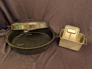 lot 1255 image: Speckled Enamelware Roasting Pan with Aluminum Caddy