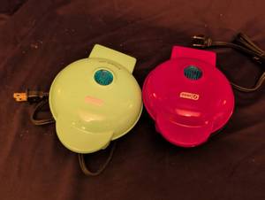 lot 1256 image: Dash Mini Waffle Makers Set of 2