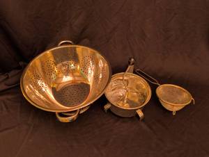 lot 1261 image: Kitchen Set with Colander and Strainers