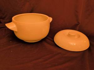 lot 1263 image: Ceramic Covered Dish with Lid