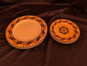 lot 1268 image: Sango Black Walnut pattern plates, 3 of each size
