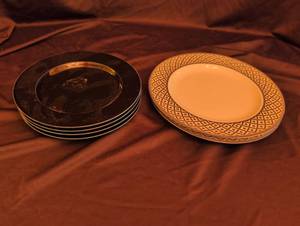 lot 1269 image: Assorted plates