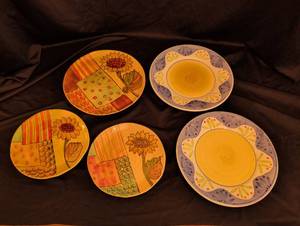 lot 1270 image: Colorful Hand-Painted Ceramic Plates Set of 5