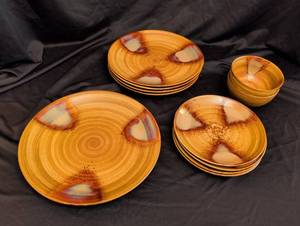 lot 1273 image: Sango Splash dining set