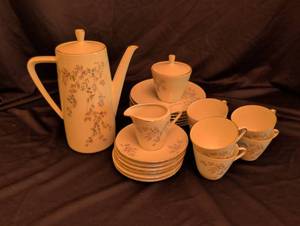 lot 1274 image: Seltmann Weiden Monika porcelain pieces