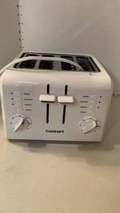 lot 1309 image: Cuisinart 4-Slice White Toaster