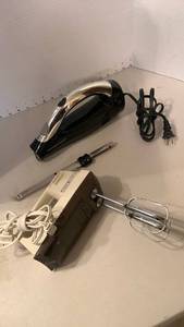 lot 1311 image: Electric knife and Hand Mixer