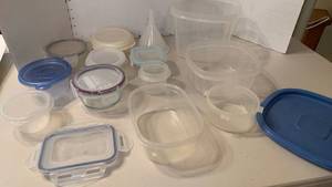 lot 1312 image: Small storage containers with extra misc lids