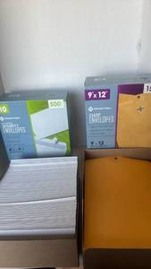 lot 1405 image: Office Envelope Bundle - Security and Clasp Envelopes