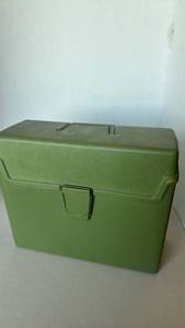 lot 1410 image: Green Plastic Storage Box with Handle
