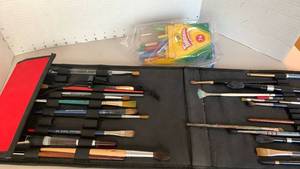 lot 1425 image: Paint brushes and crayons