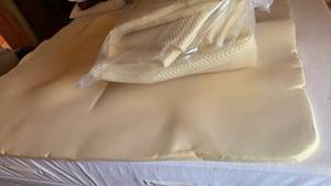 lot 1500 image: Memory foam pads for fullqueen size bed