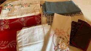 lot 1508 image: Tablecloths and napkins