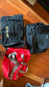 lot 1527 image: Duffle bags and carry bags