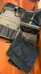 lot 1552 image: Samsonite Black Rolling Garment Bag and Verdi garment bag 20X22X9