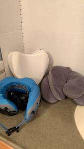 lot 1565 image: Neck pillows