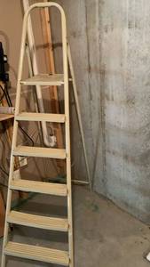 lot 2400 image: 6 ft step ladder located in basement