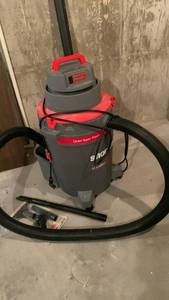 lot 2402 image: 16 gallon shop vac located in basement