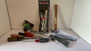 lot 3110 image: Allen wrenched, wrench set, screw  drivers and more