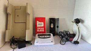 lot 3214 image: Surgical headlamp, weather radio, key ring and more��